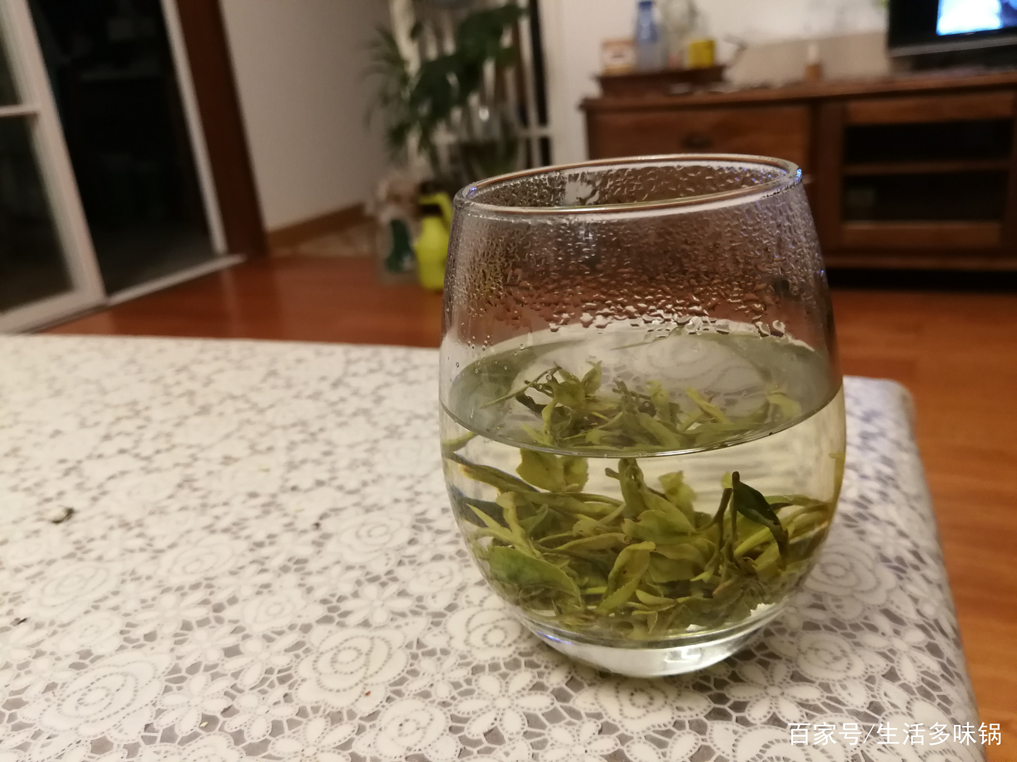 春风十里不如香茗在手,采嫩芽,自炒自制,试做一杯“明前茶” 春风十里不如香茗在手,采嫩芽,自炒自制,试做一杯“明前茶”